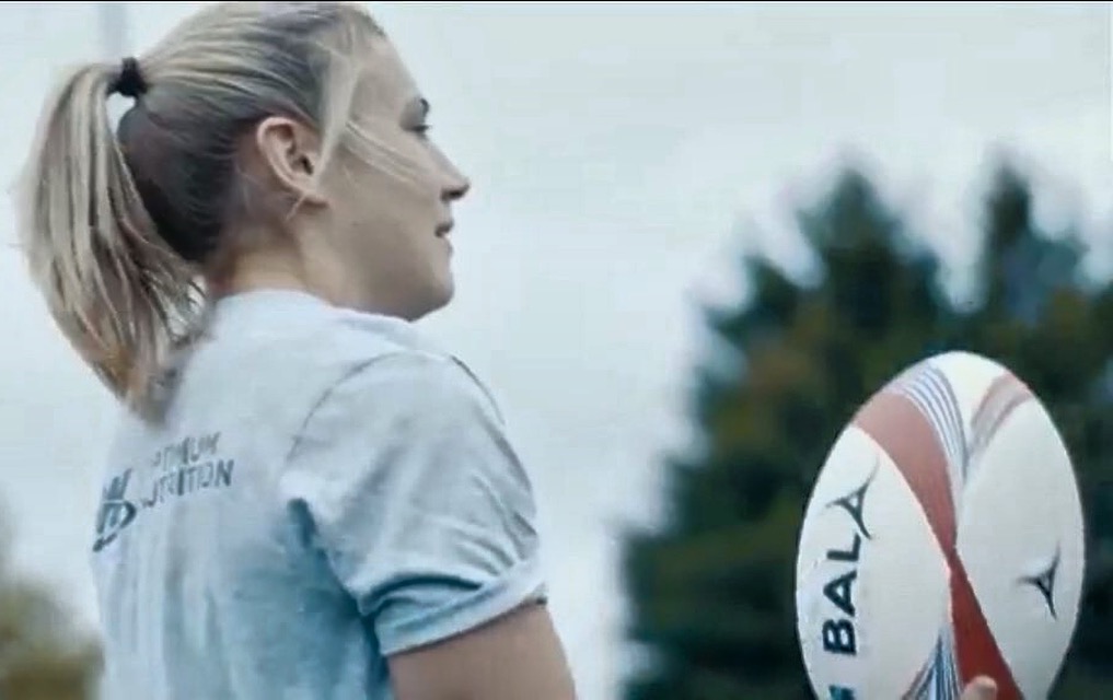 Rugby Anna Stodter with Bala Ball 2